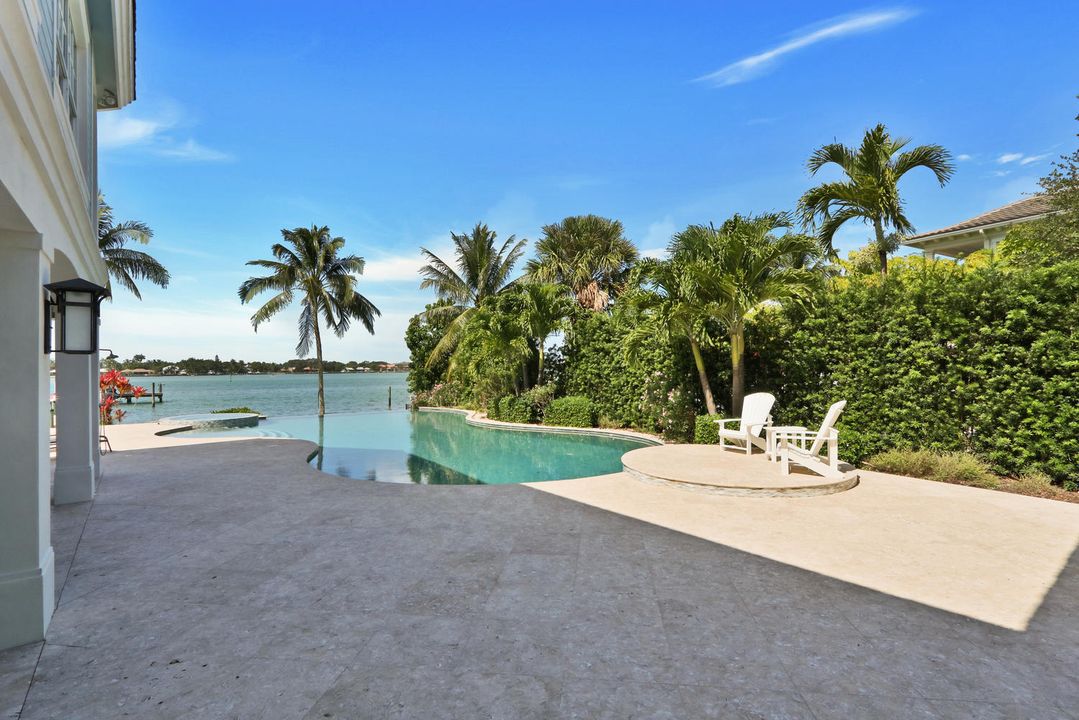 Recently Sold: $4,999,999 (5 beds, 5 baths, 6476 Square Feet)