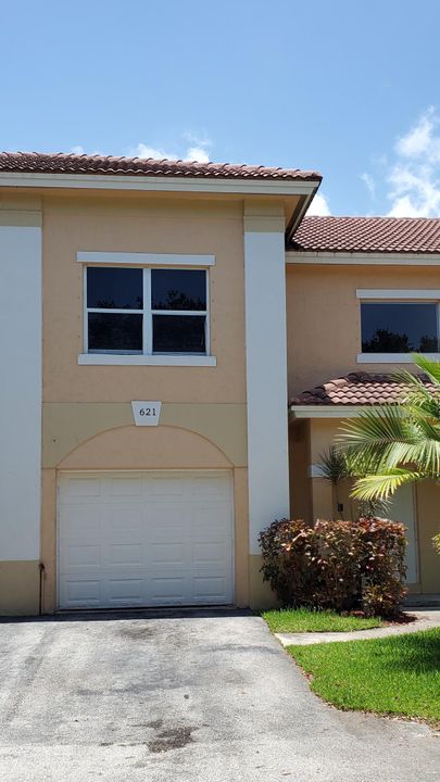 Vendido Recientemente: $200,000 (3 camas, 2 baños, 1543 Pies cuadrados)