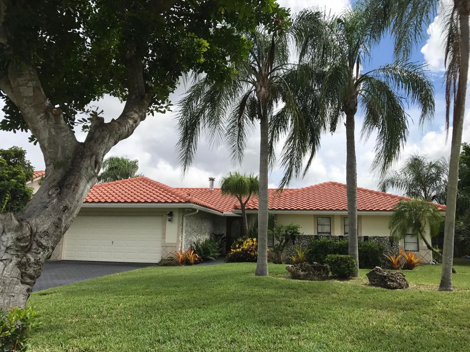 Recently Sold: $899,000 (3 beds, 2 baths, 1960 Square Feet)