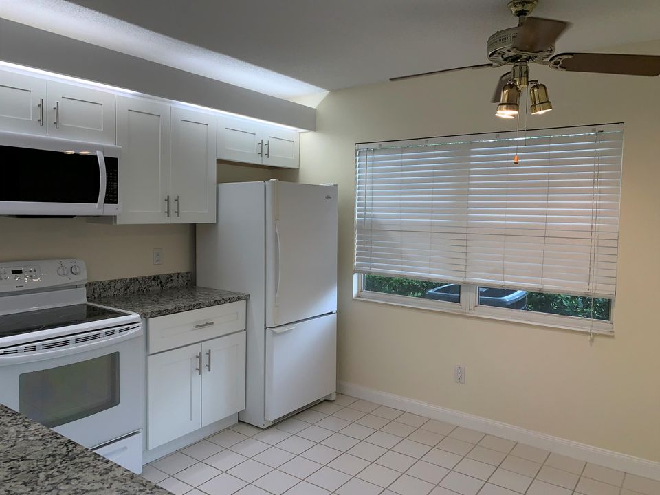 Recently Rented: $1,475 (2 beds, 2 baths, 1374 Square Feet)