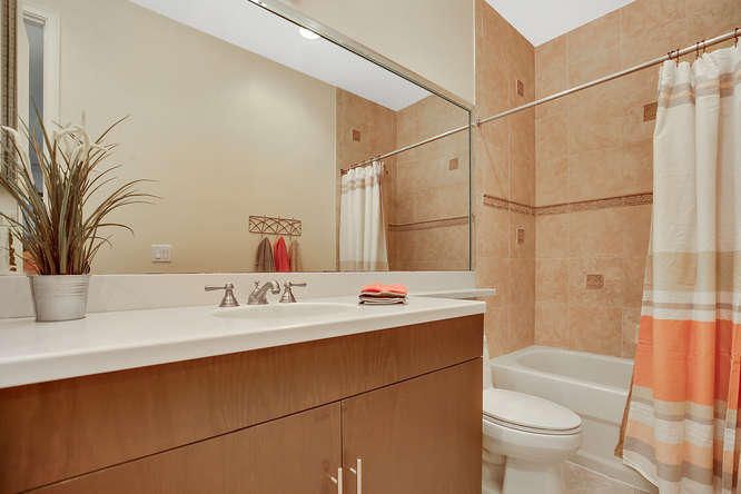 最近租的: $3,700 (3 贝兹, 2 浴室, 2204 平方英尺)