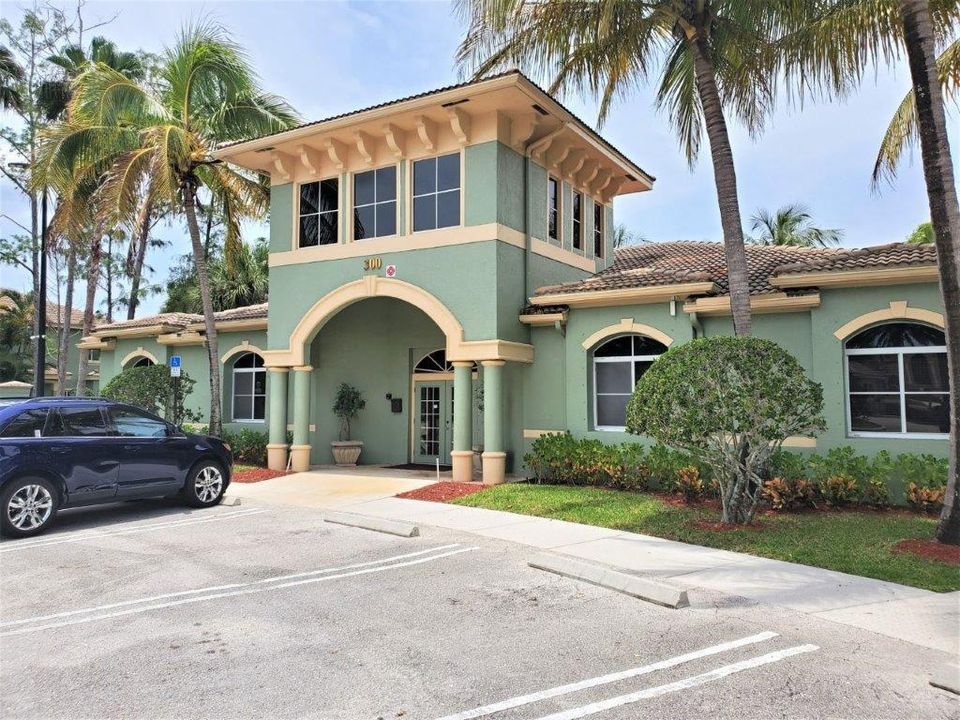 Recently Sold: $2,099,000 (2 beds, 2 baths, 1152 Square Feet)