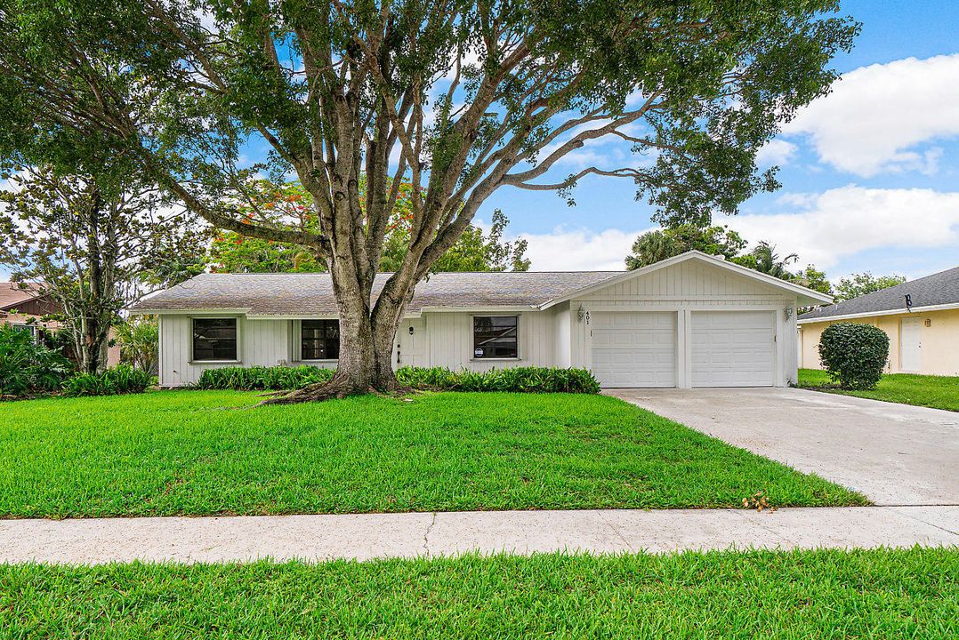 Recently Sold: $335,000 (3 beds, 2 baths, 1576 Square Feet)