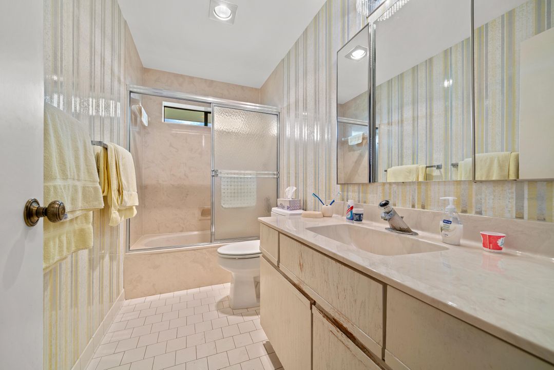 最近售出: $115,000 (3 贝兹, 2 浴室, 2447 平方英尺)