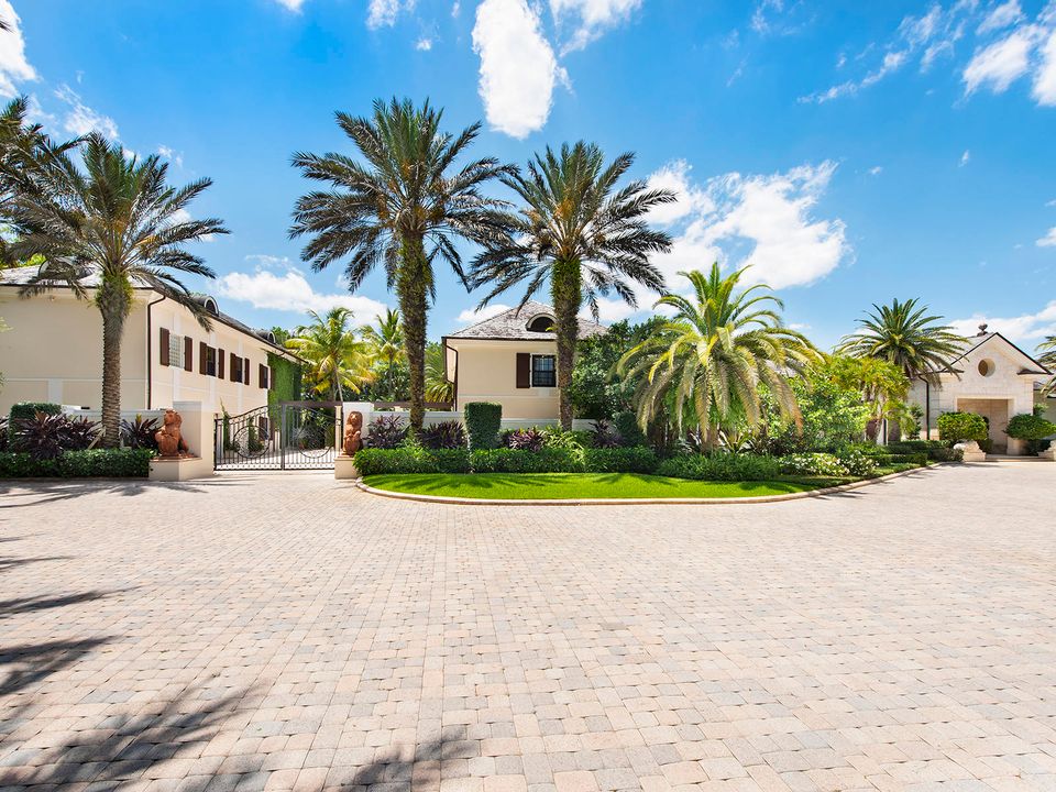 Recently Sold: $9,950,000 (8 beds, 9 baths, 18061 Square Feet)