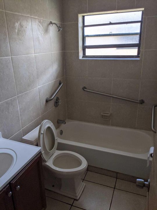 Недавно арендовано: $1,100 (1 спален, 1 ванн, 950 Квадратных фут)