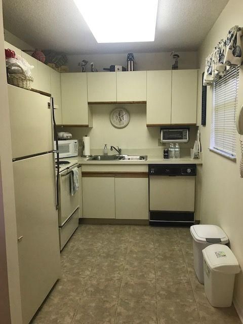 Recently Rented: $1,050 (1 beds, 2 baths, 800 Square Feet)