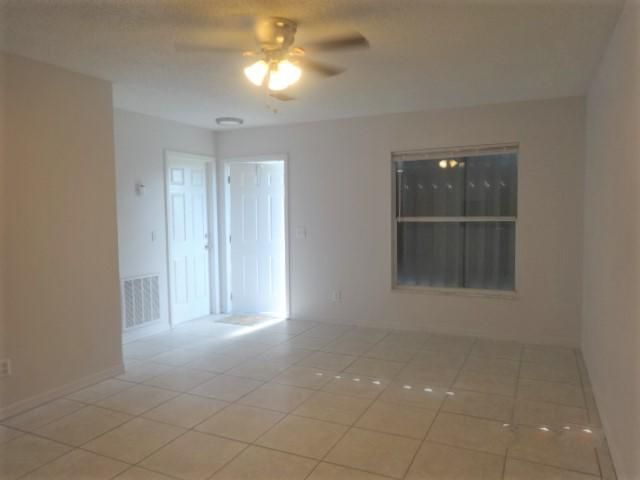 Recently Sold: $155,000 (4 beds, 2 baths, 1340 Square Feet)
