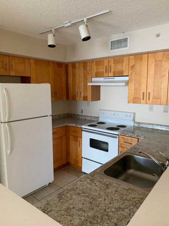 Recently Rented: $1,500 (2 beds, 2 baths, 1076 Square Feet)