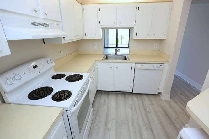 Recently Rented: $1,700 (2 beds, 2 baths, 1036 Square Feet)