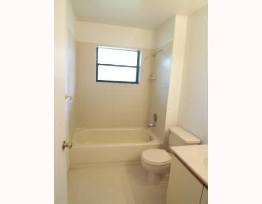 Recently Rented: $1,300 (2 beds, 2 baths, 967 Square Feet)