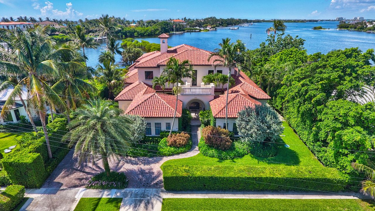 Recently Sold: $5,250,000 (6 beds, 7 baths, 6349 Square Feet)