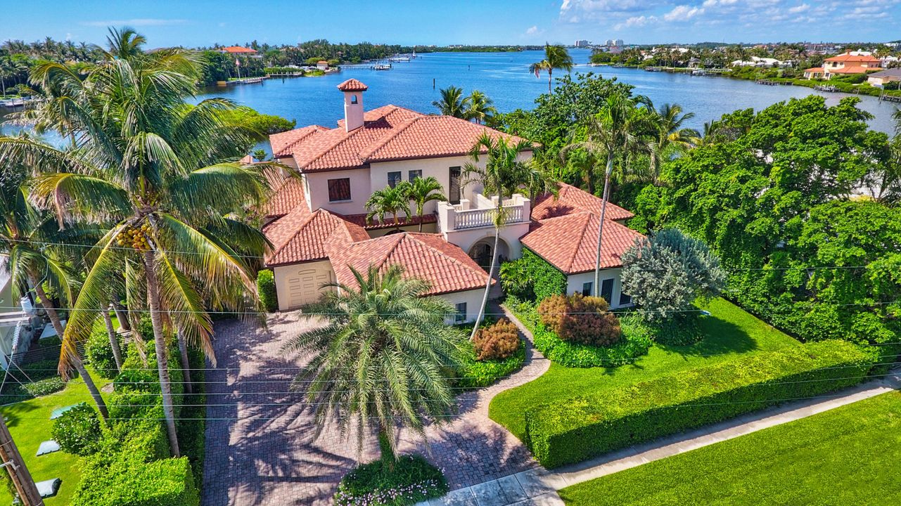 Recently Sold: $5,250,000 (6 beds, 7 baths, 6349 Square Feet)