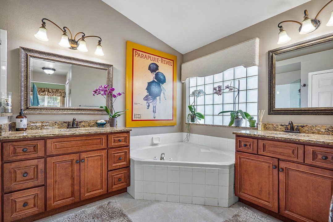 最近售出: $499,500 (3 贝兹, 2 浴室, 1921 平方英尺)