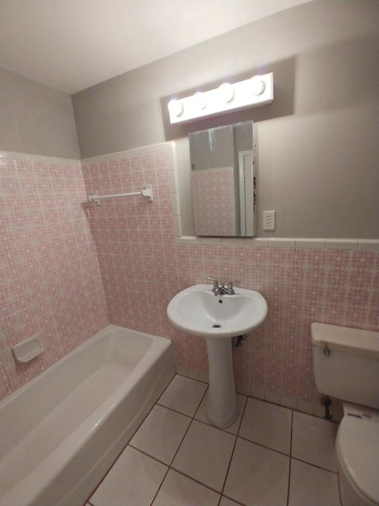 最近售出: $149,000 (3 贝兹, 2 浴室, 1416 平方英尺)