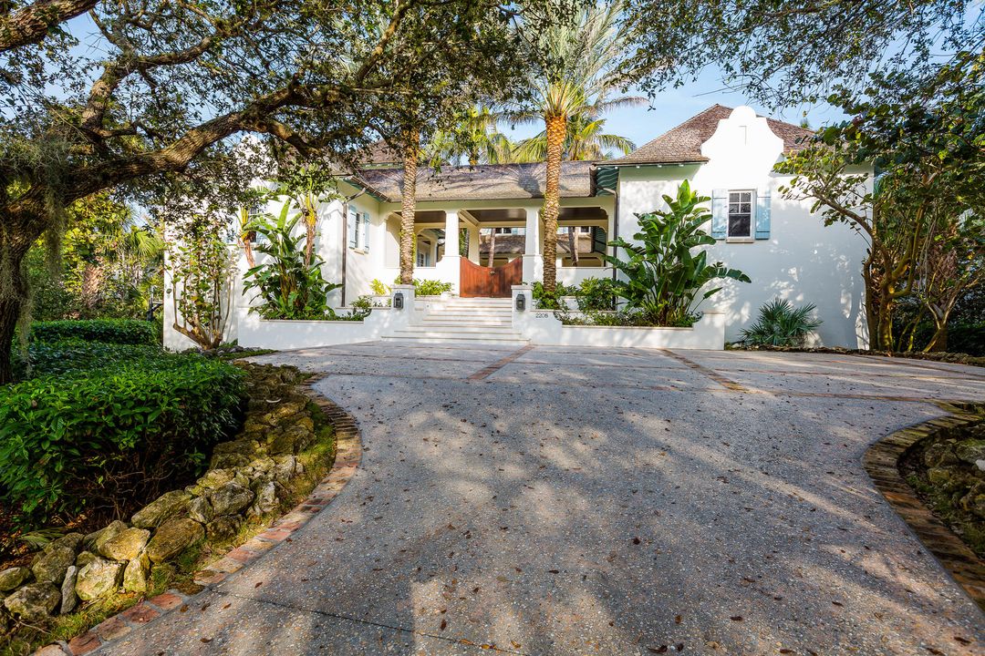 Recently Sold: $9,600,000 (5 beds, 7 baths, 4898 Square Feet)