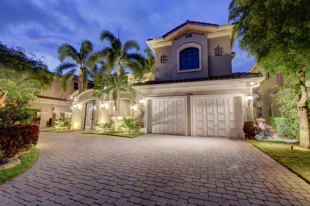 Recently Sold: $1,749,000 (6 beds, 7 baths, 6532 Square Feet)