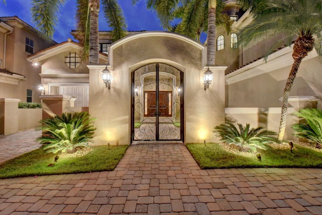 Recently Sold: $1,749,000 (6 beds, 7 baths, 6532 Square Feet)