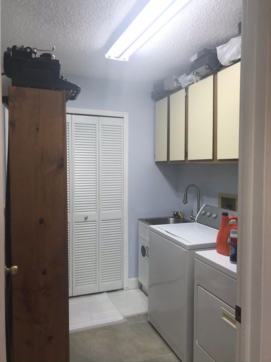 Recently Rented: $2,200 (3 beds, 2 baths, 1725 Square Feet)