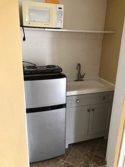 Recently Rented: $900 (0 beds, 1 baths, 250 Square Feet)