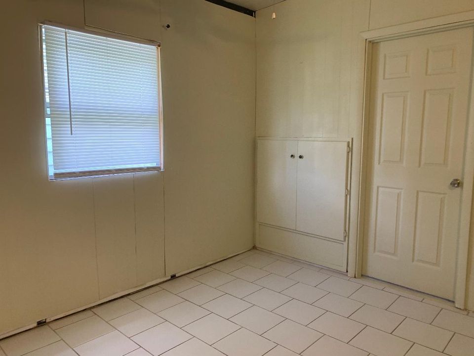 Recently Rented: $875 (2 beds, 1 baths, 900 Square Feet)