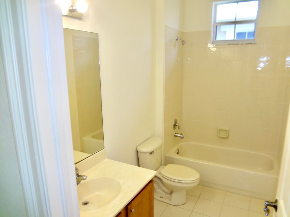 最近租的: $2,400 (3 贝兹, 2 浴室, 2335 平方英尺)