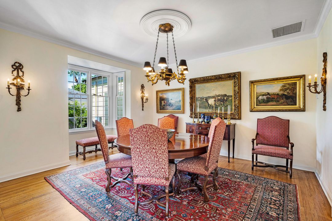 Recently Sold: $5,495,000 (6 beds, 5 baths, 4703 Square Feet)