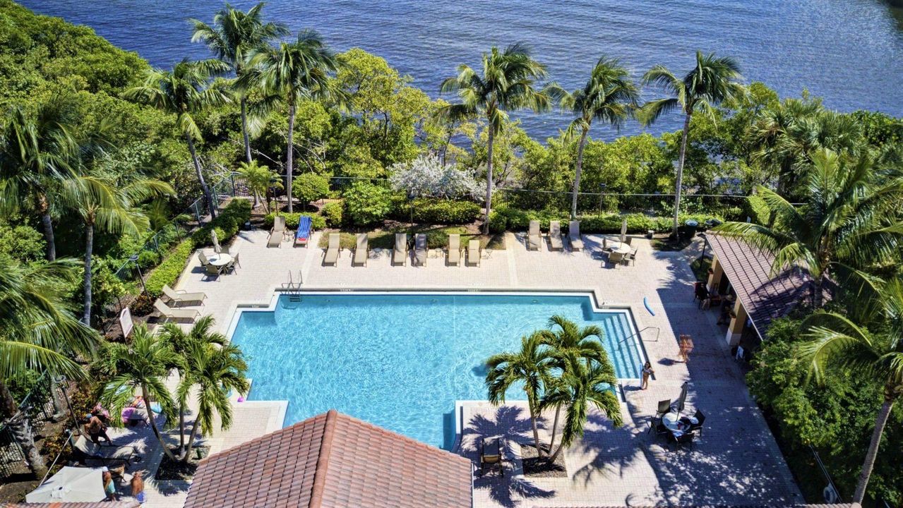 最近售出: $225,000 (2 贝兹, 1 浴室, 1004 平方英尺)