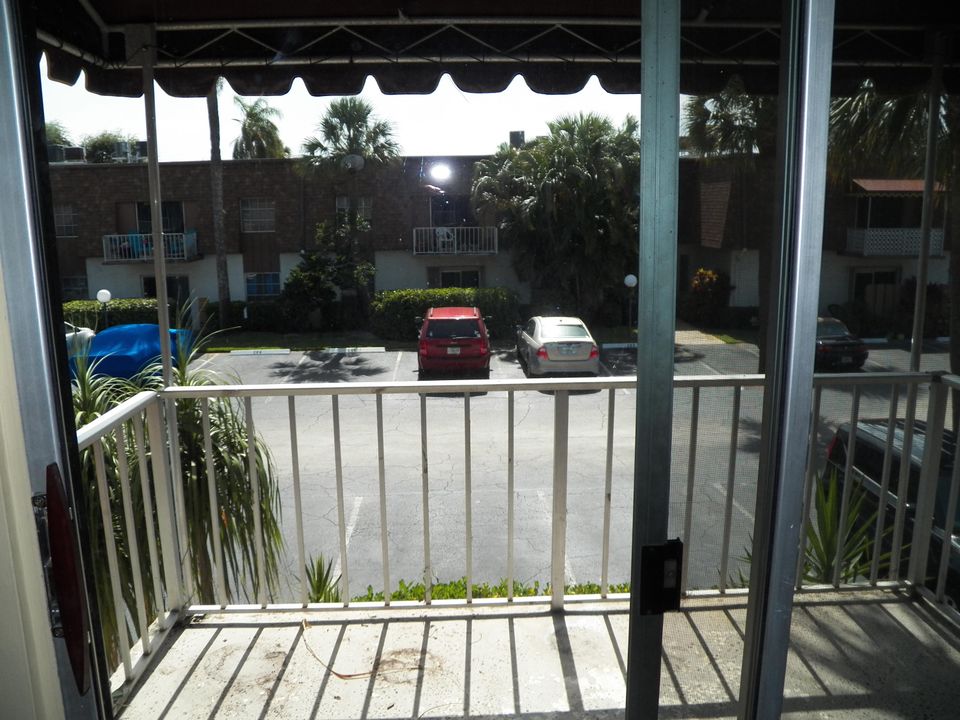 Vendido Recientemente: $90,000 (2 camas, 2 baños, 875 Pies cuadrados)