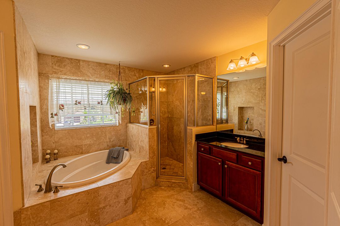 最近售出: $369,900 (5 贝兹, 3 浴室, 2766 平方英尺)