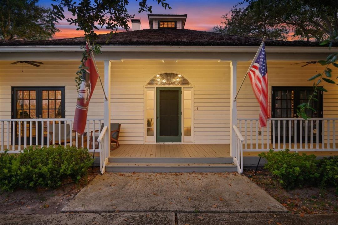 Recently Sold: $969,000 (3 beds, 3 baths, 3042 Square Feet)