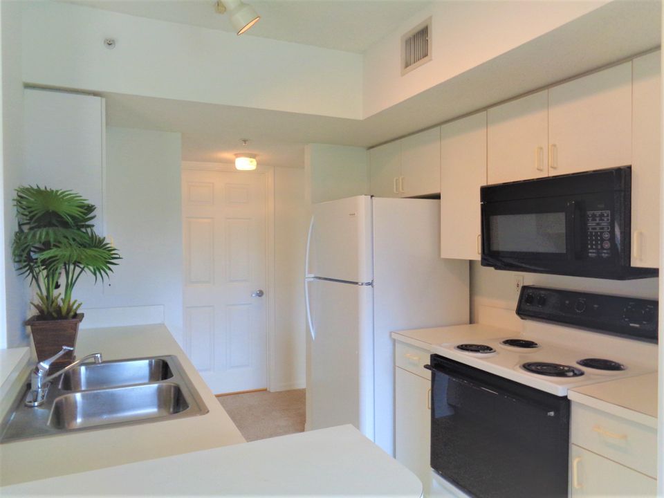 Recently Rented: $1,150 (1 beds, 1 baths, 815 Square Feet)