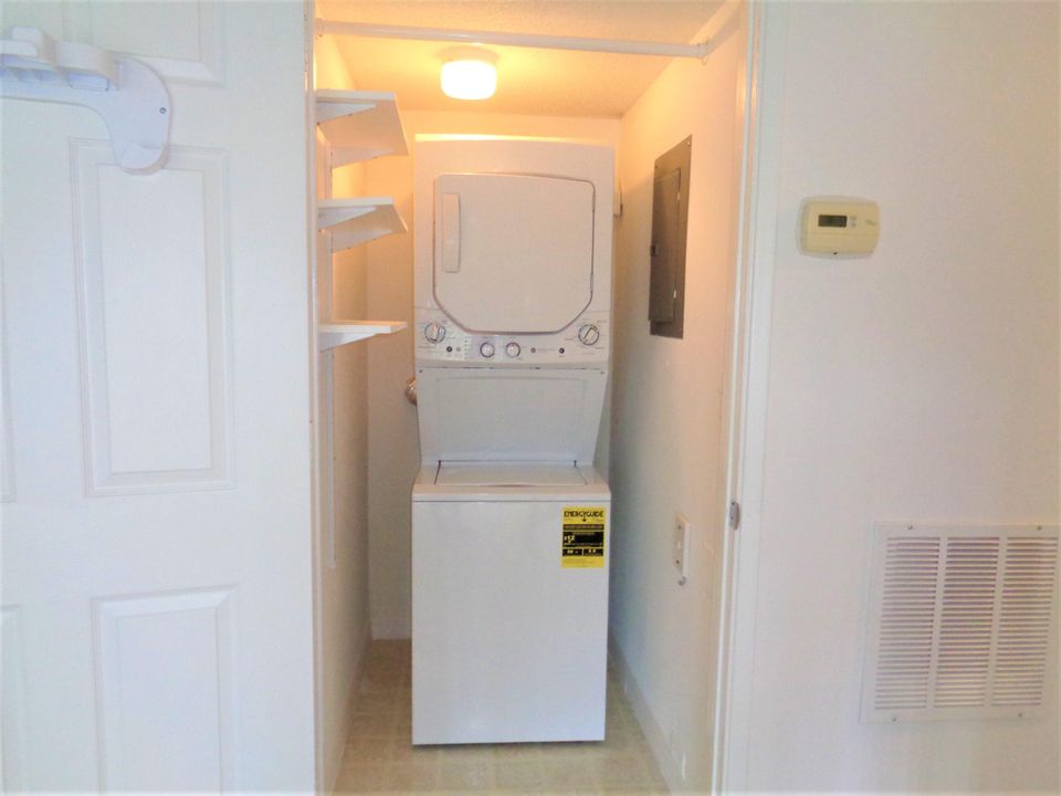 Recently Rented: $1,150 (1 beds, 1 baths, 815 Square Feet)