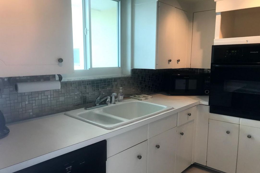 Recently Rented: $1,900 (2 beds, 2 baths, 1220 Square Feet)