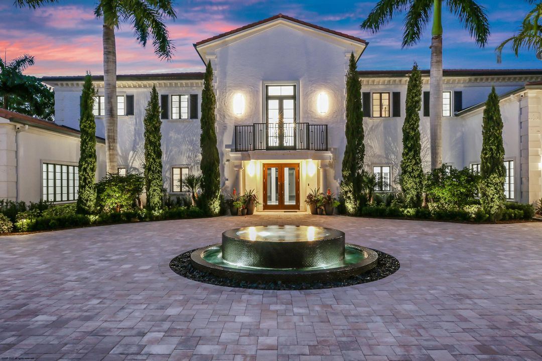 Recently Sold: $12,495,000 (6 beds, 8 baths, 13523 Square Feet)