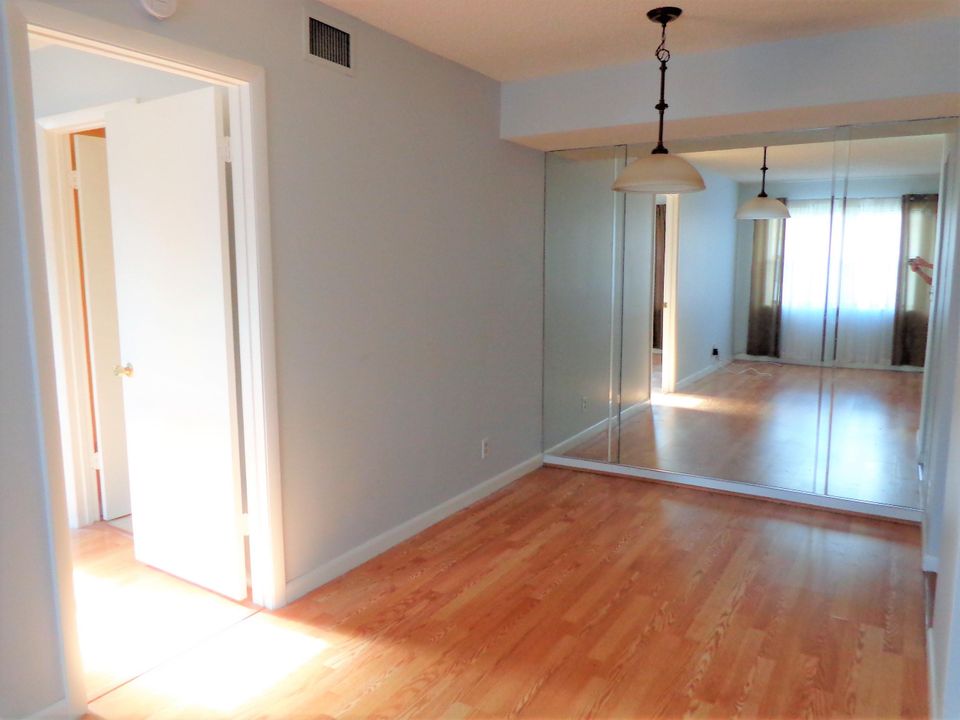 Active With Contract: $1,250 (2 beds, 2 baths, 815 Square Feet)