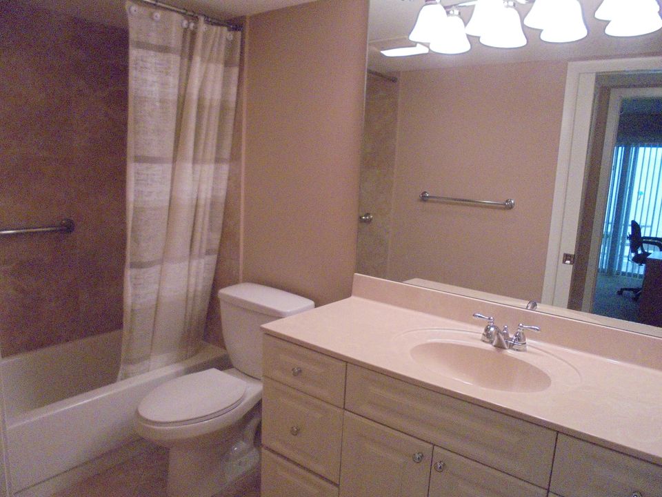 Недавно арендовано: $1,400 (2 спален, 2 ванн, 916 Квадратных фут)