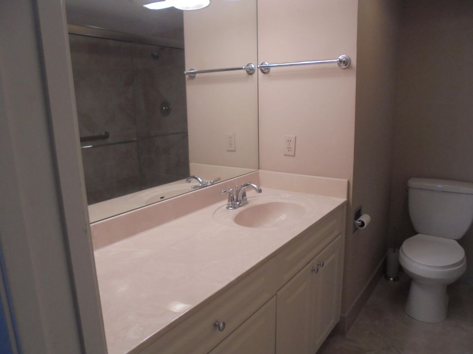 Недавно арендовано: $1,400 (2 спален, 2 ванн, 916 Квадратных фут)