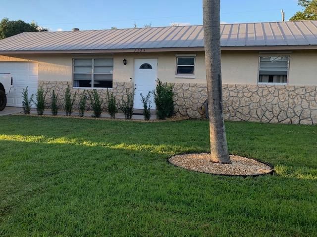 Recently Sold: $212,000 (2 beds, 2 baths, 936 Square Feet)