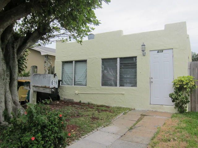 Recently Sold: $155,000 (4 beds, 1 baths, 940 Square Feet)