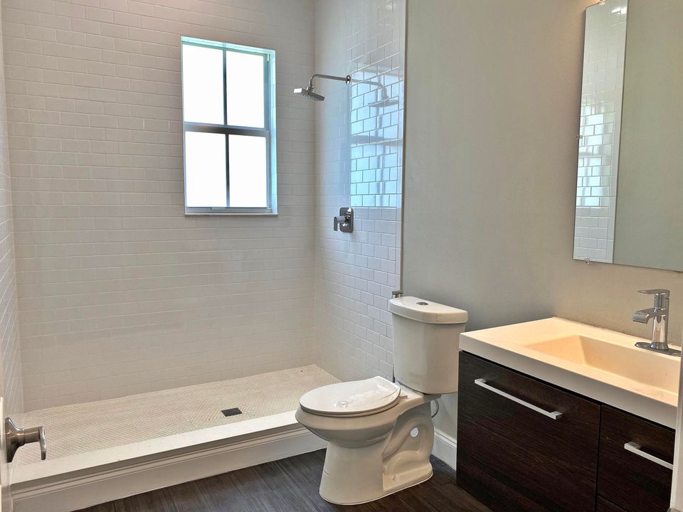 Недавно арендовано: $2,500 (4 спален, 3 ванн, 2270 Квадратных фут)