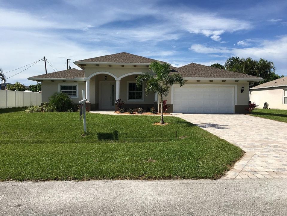 Recently Sold: $329,000 (3 beds, 2 baths, 1939 Square Feet)