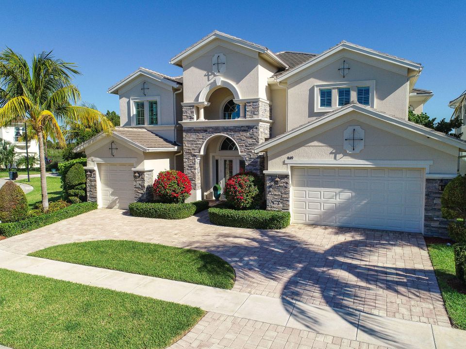 Recently Rented: $12,000 (5 beds, 5 baths, 4775 Square Feet)