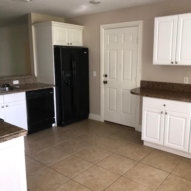 Recently Rented: $2,000 (3 beds, 2 baths, 1300 Square Feet)