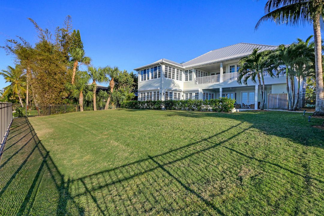 Recently Sold: $2,900,000 (5 beds, 4 baths, 5452 Square Feet)