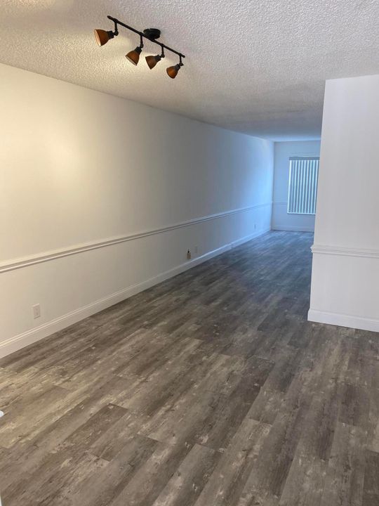 Active With Contract: $2,200 (2 beds, 2 baths, 1760 Square Feet)