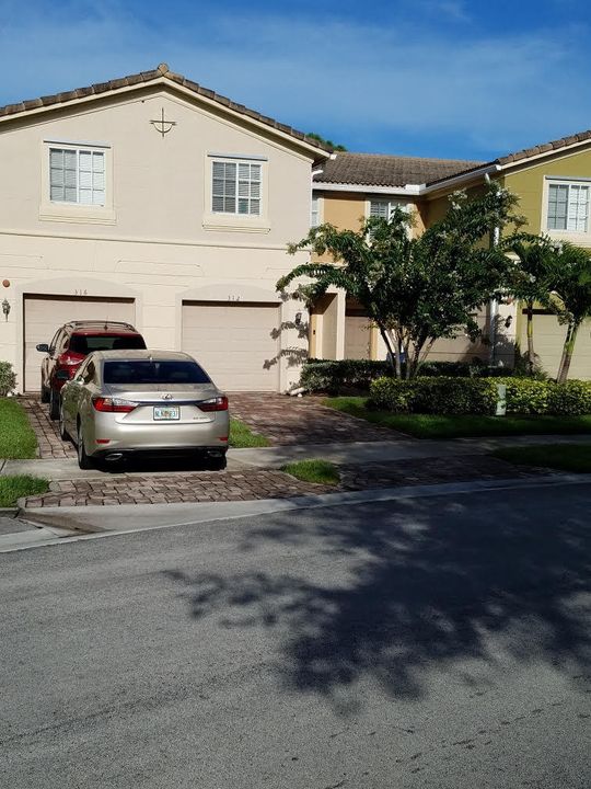 Recientemente alquilado: $1,675 (3 camas, 2 baños, 1492 Pies cuadrados)