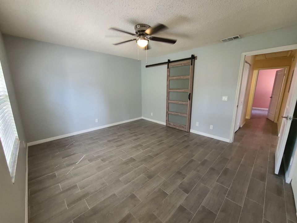 Recently Rented: $1,300 (2 beds, 2 baths, 1005 Square Feet)