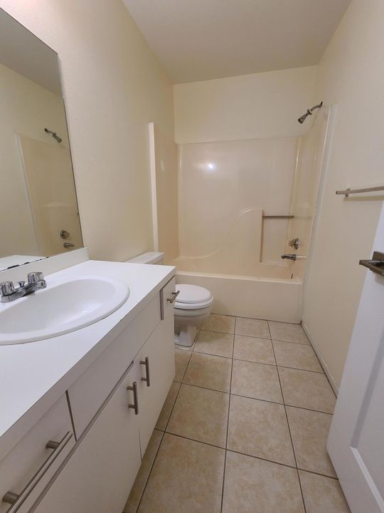 Недавно арендовано: $1,300 (2 спален, 2 ванн, 1005 Квадратных фут)