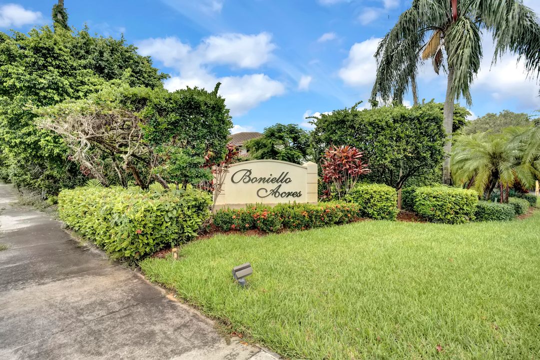 Recently Sold: $899,000 (5 beds, 2 baths, 3452 Square Feet)